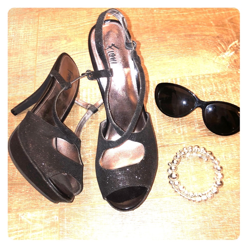 Fioni 5” Cross-Strap Stilletos